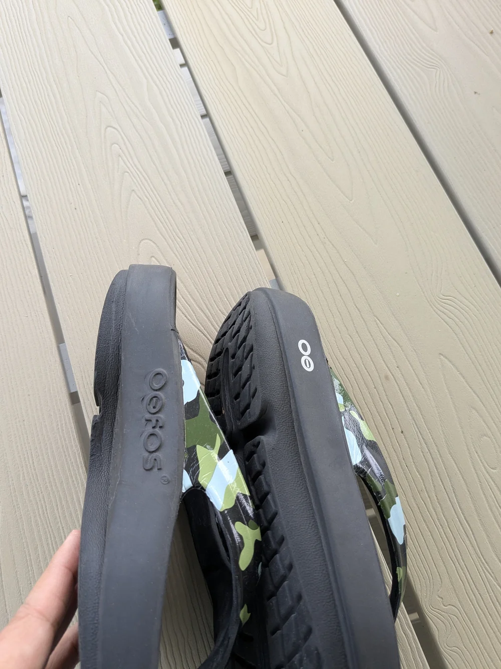 OOFOS Women's Recovery Sandals Green Camouflage Trim